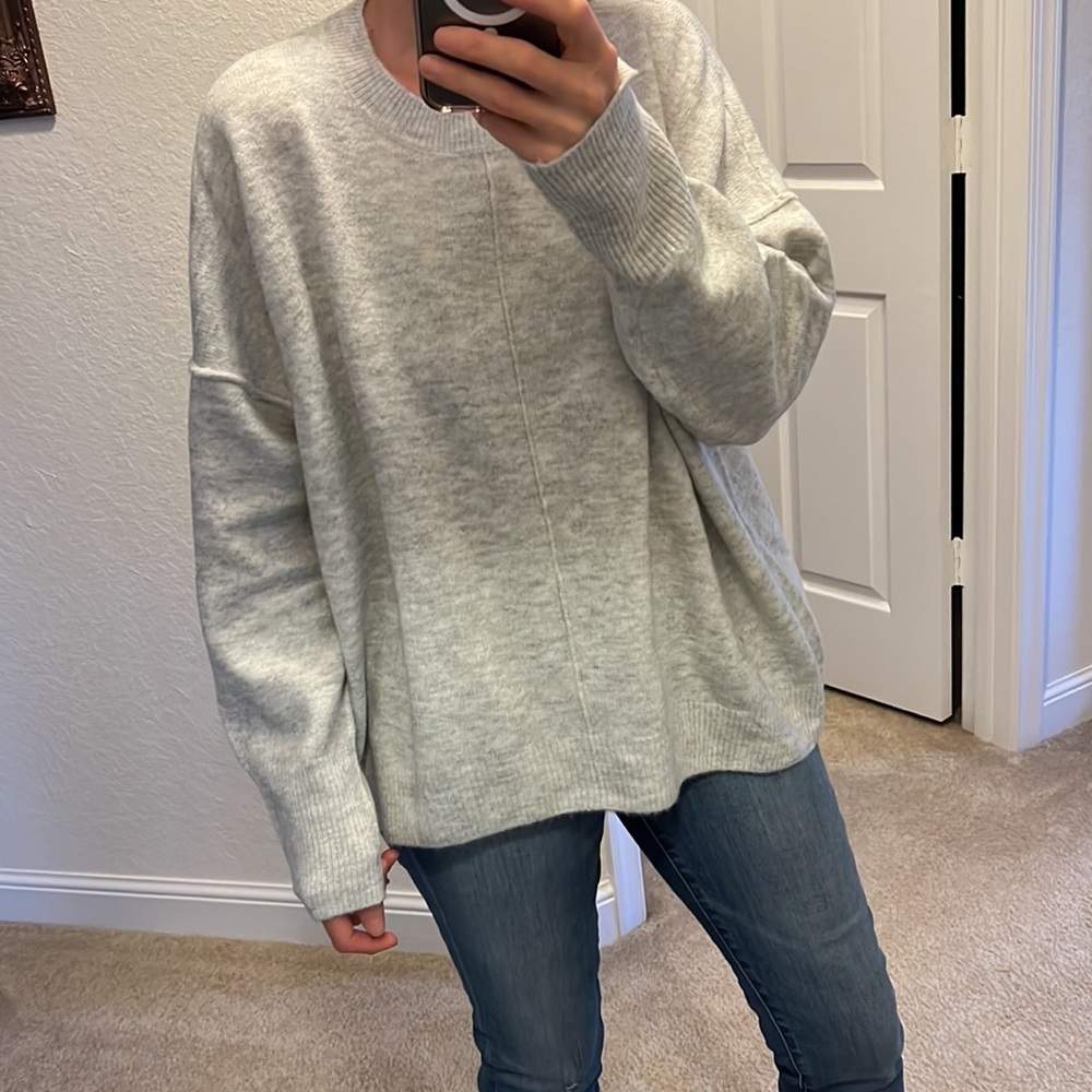 🌺VINCE CAMUTO🌺 XL
Long Sleeve Extend Shoulder Sweater